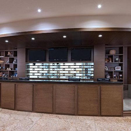 Four Points By Sheraton Galerias Monterrey Ngoại thất bức ảnh The reception desk at the library