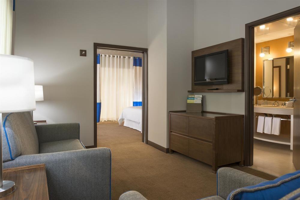 Four Points By Sheraton Galerias Monterrey Ngoại thất bức ảnh A typical suite at the Residence Inn