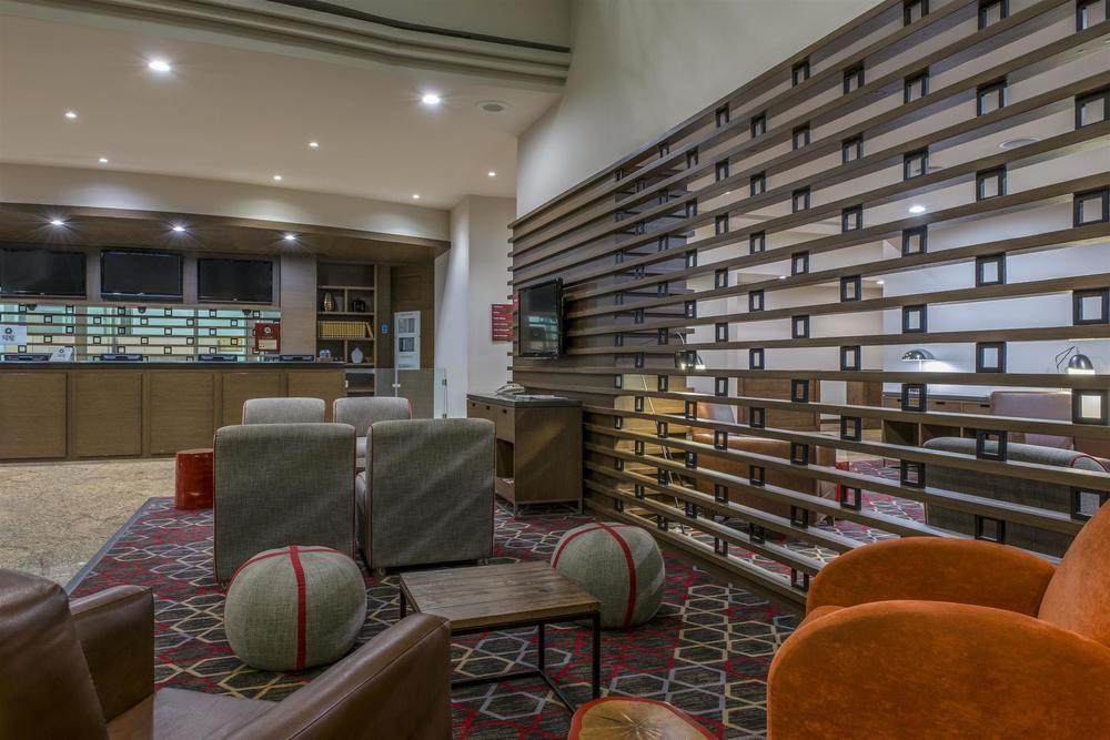 Four Points By Sheraton Galerias Monterrey Ngoại thất bức ảnh The lounge at the airport