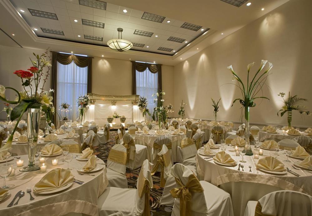 Four Points By Sheraton Galerias Monterrey Ngoại thất bức ảnh A wedding reception