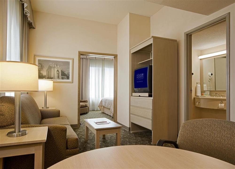 Four Points By Sheraton Galerias Monterrey Ngoại thất bức ảnh A typical suite at the Hilton Prague