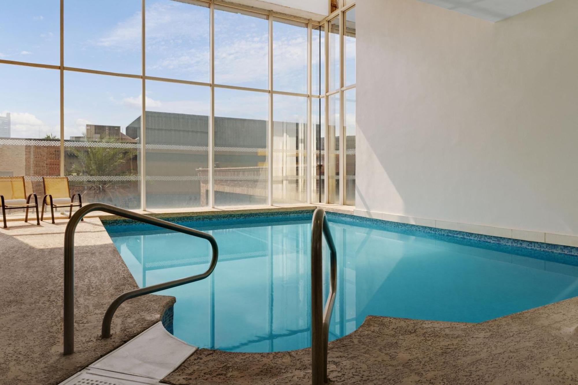 Four Points By Sheraton Galerias Monterrey Ngoại thất bức ảnh The pool at the 1964 Olympic Village