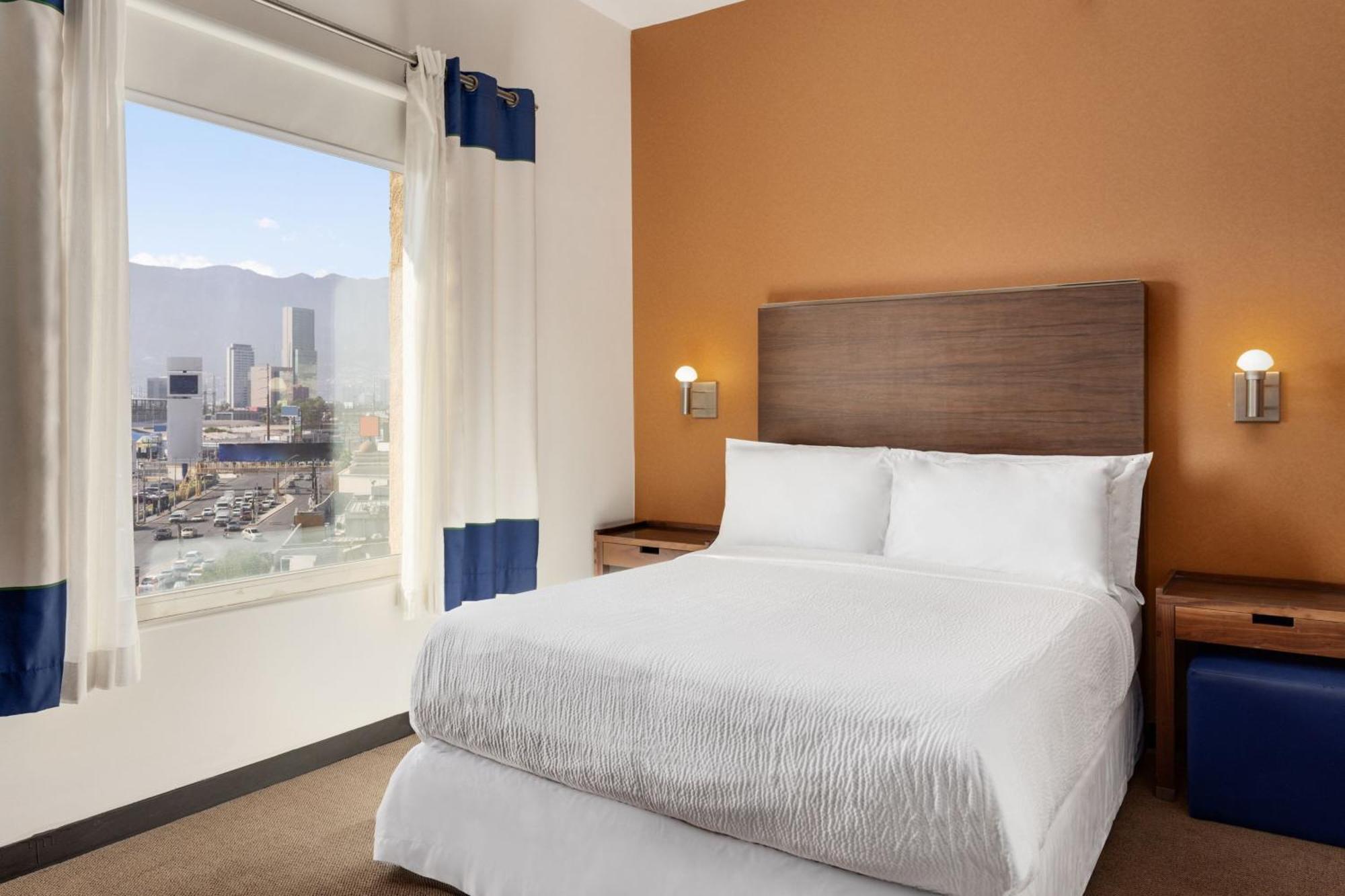 Four Points By Sheraton Galerias Monterrey Ngoại thất bức ảnh A typical bedroom in a Residence Inn