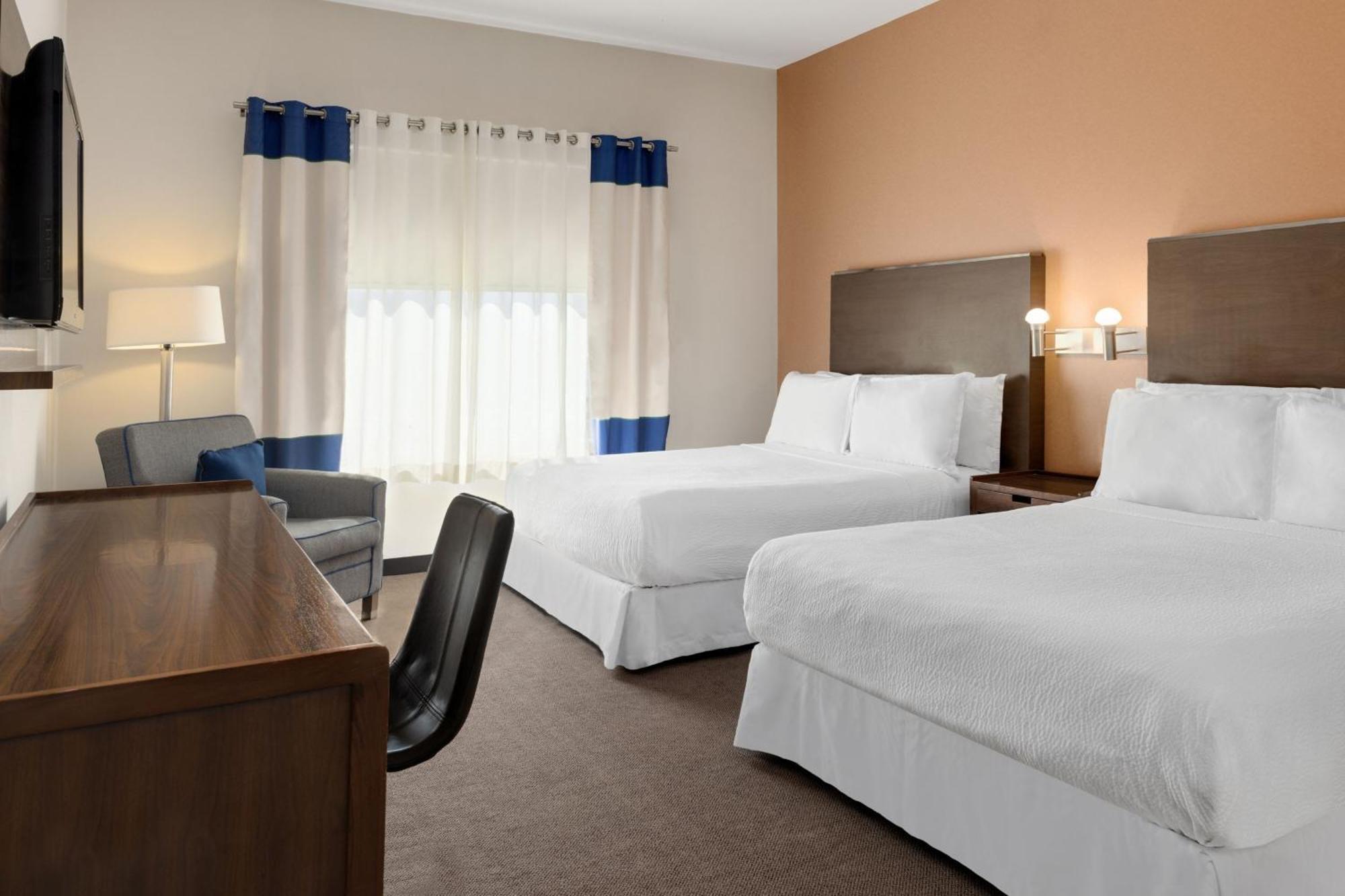 Four Points By Sheraton Galerias Monterrey Ngoại thất bức ảnh A typical guest room at an extended stay hotel