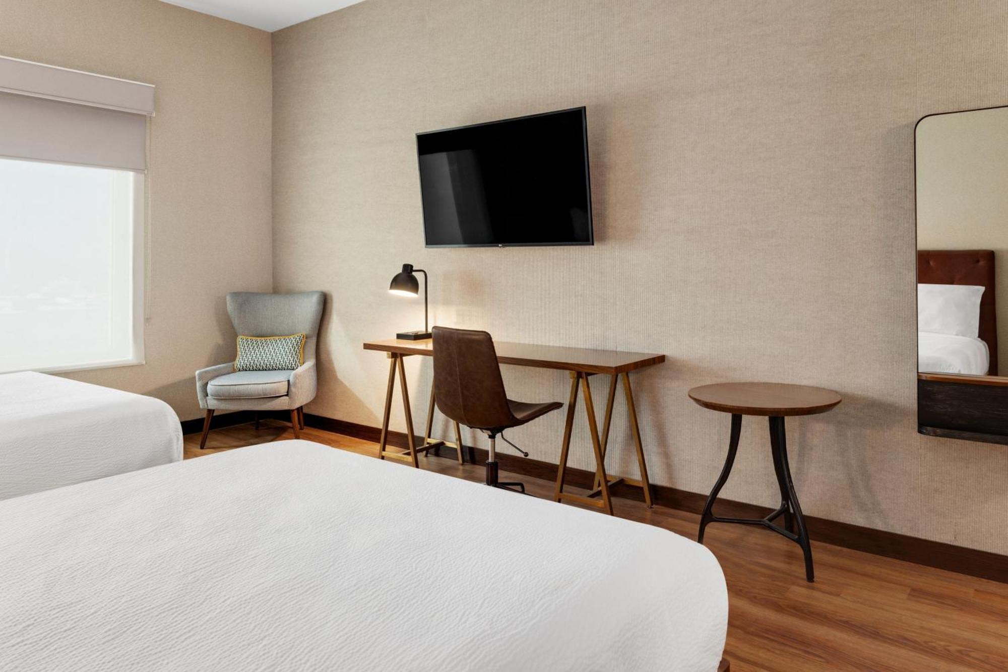 Four Points By Sheraton Galerias Monterrey Ngoại thất bức ảnh A room at the Hotel Zags